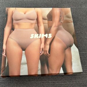 Skims SCULPTING MID WAIST BRIEF